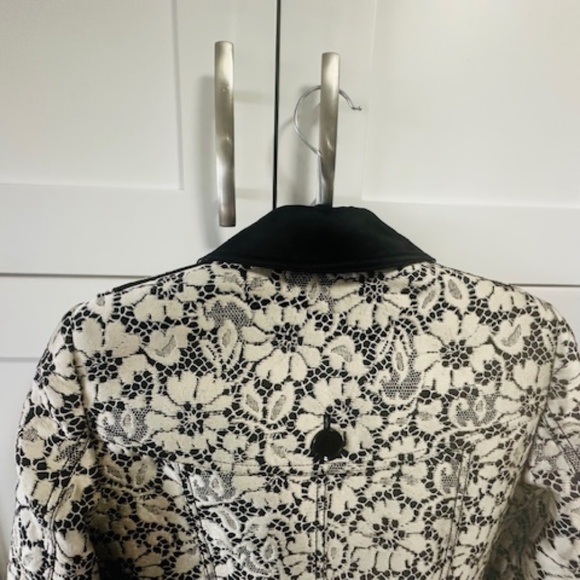 Burberry London Lace Pat. SILK/Plystr Trench Coat - MSRP. $1350.00 - SIZE 4 - Picture 10 of 16